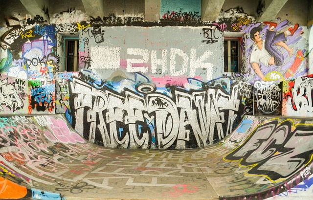 Street art og stål: Charlerois transformation fortalt i farver